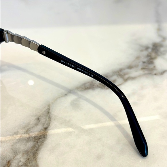 Bvlgari Black Sunglasses with Oversized Square Frame and Gradient Lenses - Picture 7 of 11